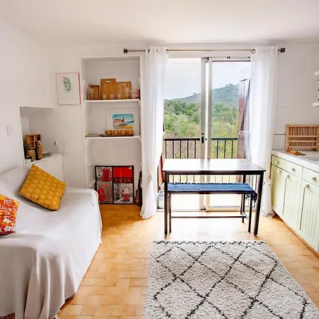 Cosy In Ancient With River And Vineyard Views شقة