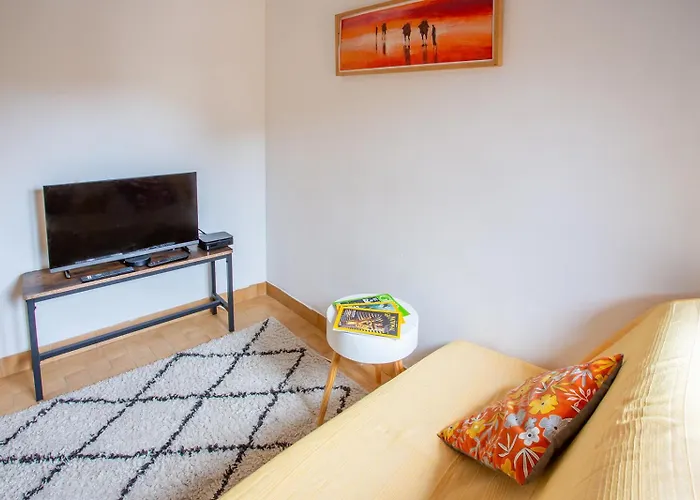 شقة Cosy In Ancient With River And Vineyard Views *
