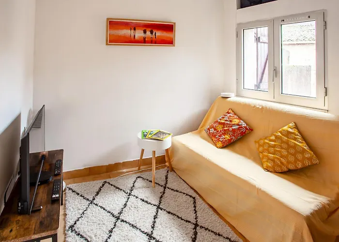 Cosy In Ancient With River And Vineyard Views